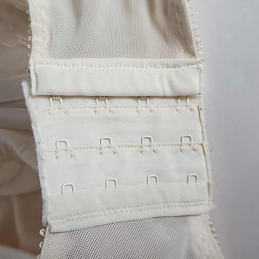 Bali cream underwire lace bra. - Picture 12 of 12
